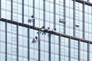 Umývanie nedostupných okien